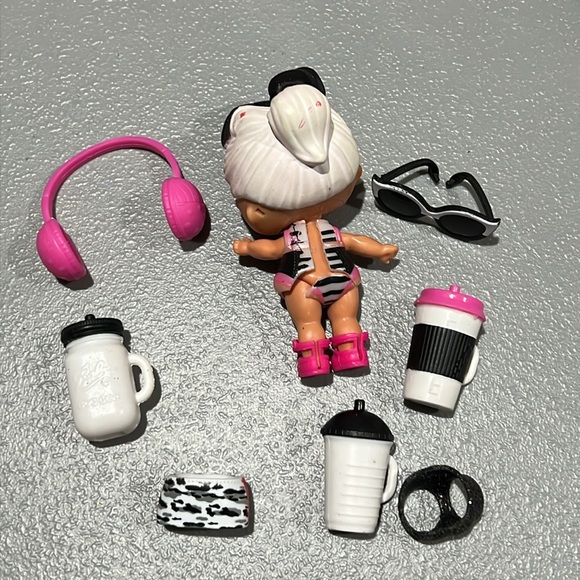 LOL Surprise doll with accessories - Picture 2 of 2